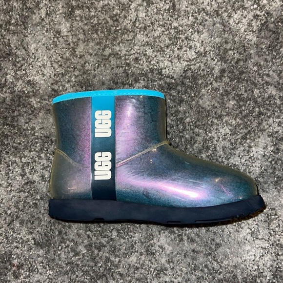 ✨BLACK FRIDAY SALE✨
UGG® Classic Clear Mini II Boot -Big Kid - Blue - Picture 1 of 2
